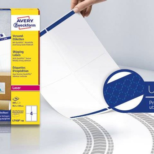 Bildet viser en pakke med pakkeetiketter med ultragrip, et ark som holdes opp, og teksten "ultragrip – Presis utskrift uten papirstopp".