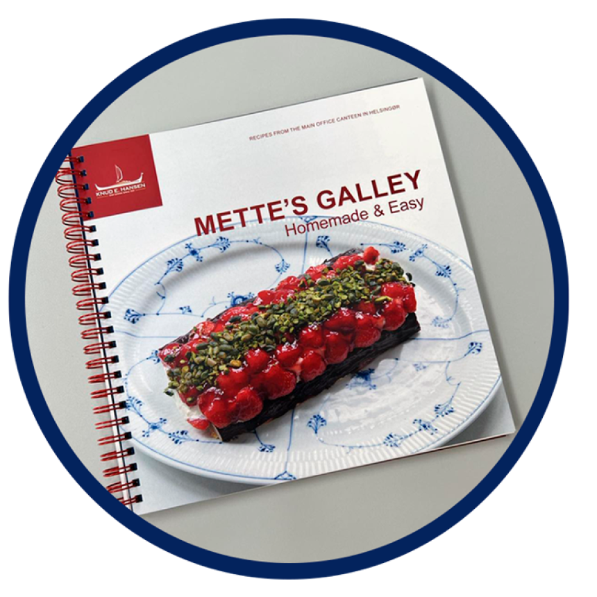 En kokebok med teksten: Mettes Galley – Hjemmelaget & Enkelt.