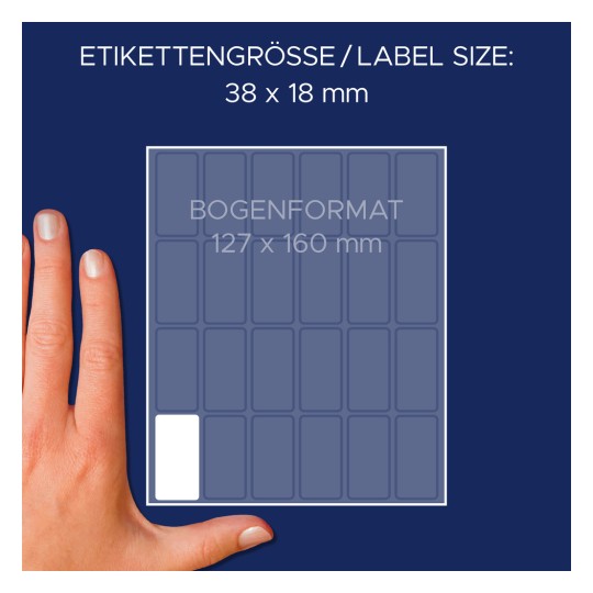 Størrelsessammenligning med hånd, Artikkel: 3324, ett ark flerbruksetiketter, Format: 38 x 18 mm, Farge: Hvit.
