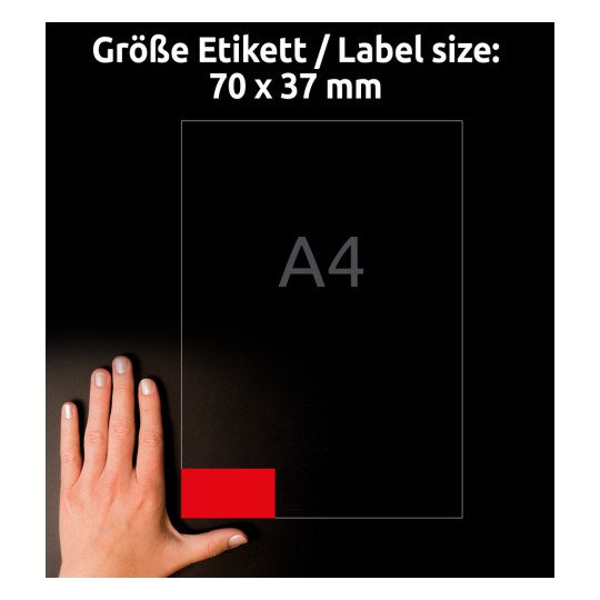 Størrelsessammenligning med hånd, artikkel: 3448, ett ark fargede etiketter, format: 70 x 37 mm, farge: rød.