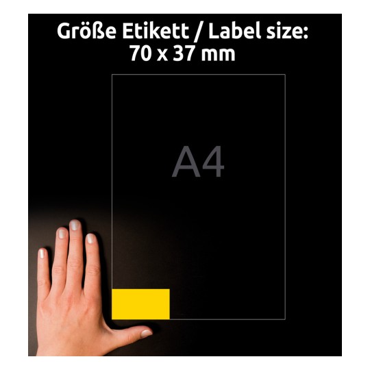 Størrelsessammenligning med hånd, Artikkel: 3451, ett ark fargede etiketter, Format: 70 x 37 mm, Farge: Gul?