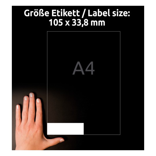 Størrelsessammenligning med hånd, artikkel: 3665, ett ark med universelle etiketter, format: 105 x 33,8 mm, farge: hvit.