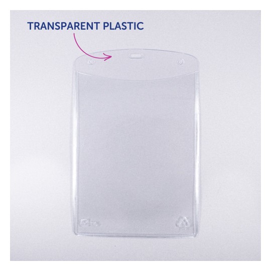 Bildet viser et klart, gjennomsiktig plastdeksel med en avrundet topp. Det har en etikett som peker til det og som lyder 'TRANSPARENT PLAST.'