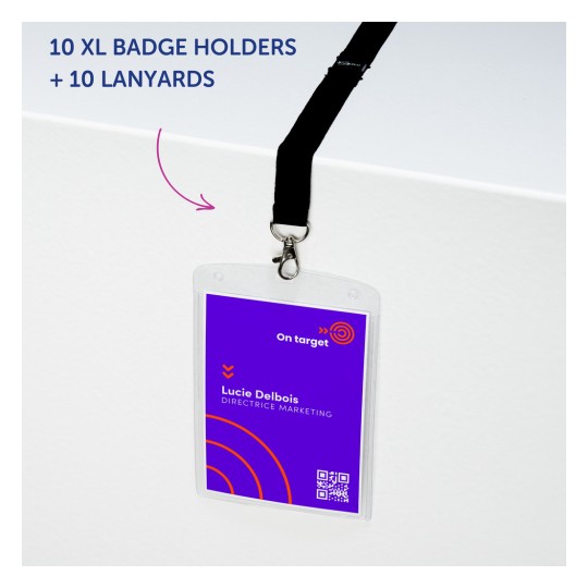 Bildet viser en klar ID-kortholder med en snor. Kortet viser navnet 'Lucie Delbois' og tittelen 'Directrice Marketing' ved siden av en lilla bakgrunn med et oransje design.