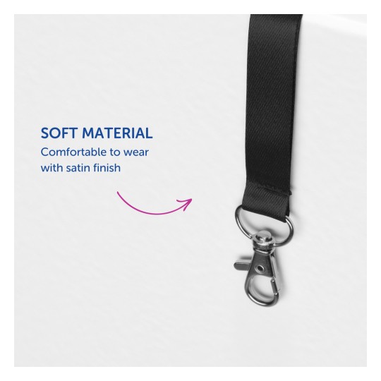 Bildet viser en svart stropp laget av mykt materiale med satengfinish og en metallklemme i den ene enden, ledsaget av tekst som fremhever komforten.