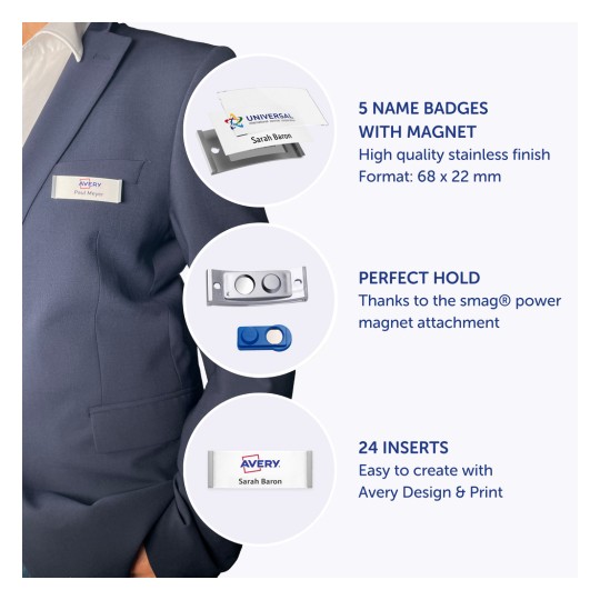 Bildet viser en person som har på seg en blazer med et navneskilt. Det inkluderer detaljer om navneskilt med magnetisk feste, og viser ulike funksjoner som antall skilt, innsettingsalternativer og magnetstyrke.