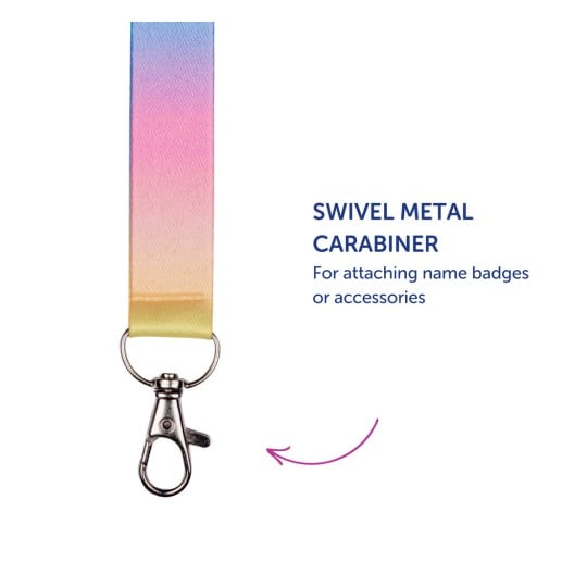 Bildet viser en fargerik nøkkelbånd med en dreibar metallkarabinkrok, merket for å feste navneskilt eller tilbehør.