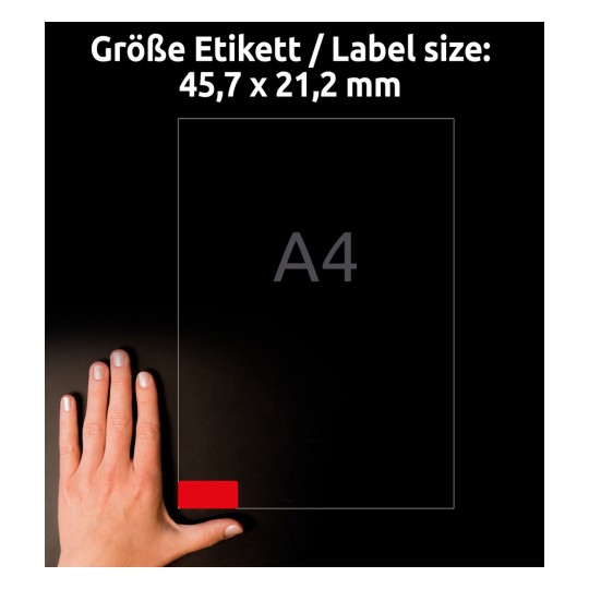 Størrelsessammenligning med hånd, artikkel: L6038-20, ett ark fargede etiketter, avtagbare, format: 45,7 x 21,2 mm, farge: Rød.