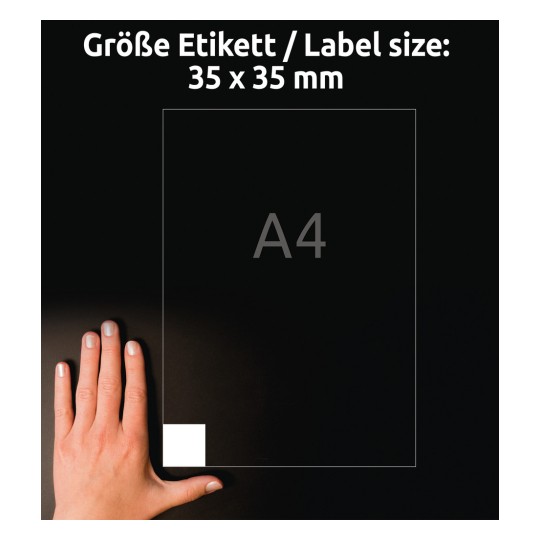 Størrelsessammenligning med hånd, Artikkel: L7120-25, ett ark kvadratiske etiketter, format: 35 x 35 mm, farge: hvit.