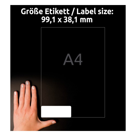 Størrelsessammenligning med hånd, artikkel: LR7163-100, et ark med resirkulerte adresseetiketter, format: 99,1 x 38,1 mm, farge: naturhvit?