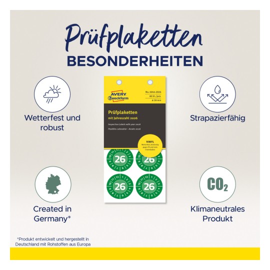 Bildet viser inspeksjonsetiketter (Prüfplaketten) fra Avery Zweckform, som fremhever deres holdbarhet og miljøegenskaper. Nøkkelelementer inkluderer vanntetthet, robusthet og egnethet for ulike forhold, med året 2026 angitt. Det indikerer også at produktet er laget i Tyskland og er klimaneutralt.