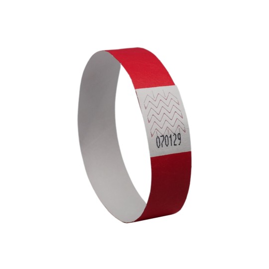 Bildet viser et rødt armbånd laget av papir eller plast, med en hvit seksjon som inneholder et sikksakkdesign og et nummer trykt på det, sannsynligvis brukt til identifikasjonsformål.