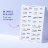 Bildet viser et ark med selvklebende navneskilt som har 16 etiketter for utskrift. Hver etikett inneholder et navn og en jobbtittel, som for eksempel 'B. Carlos, MARKEDSDIREKTØR' og 'G. Miller, SOSIALE MEDIER'. Skiltene har en 'Avery'-logo og instruksjoner for å skrive ut dine egne skilt.