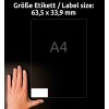 Størrelsessammenligning med hånd, Artikkel: J4773-10, ett ark værbestandige folie-etiketter, Format: 63,5 x 33,9 mm, Farge: Hvit.