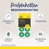 Bildet viser inspeksjonsetiketter (Prüfplaketten) fra Avery Zweckform, som fremhever deres holdbarhet og miljøegenskaper. Nøkkelelementer inkluderer vanntetthet, robusthet og egnethet for ulike forhold, med året 2026 angitt. Det indikerer også at produktet er laget i Tyskland og er klimaneutralt.