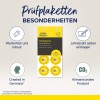Bildet viser et produkt kalt 'Prüfplaketten' fra Avery Zweckform, som inkluderer vanntette inspeksjonsetiketter med et felt for å fylle inn året, designet i Tyskland. Produktet fremhever sin robusthet, klimaneutralitet og allsidighet.